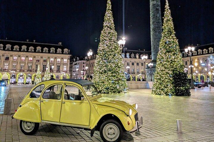 De vidunderlige julelys i Paris i gammel bil!