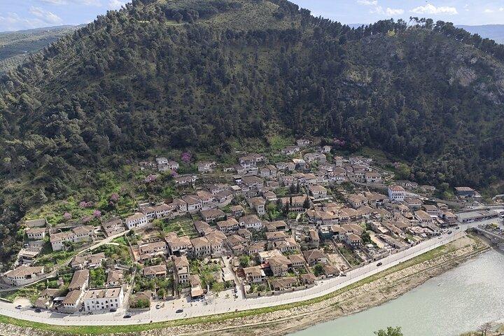 Escursione privata di un giorno da Tirana a Berat – UNESCO Ottoman & Byzantine Gem