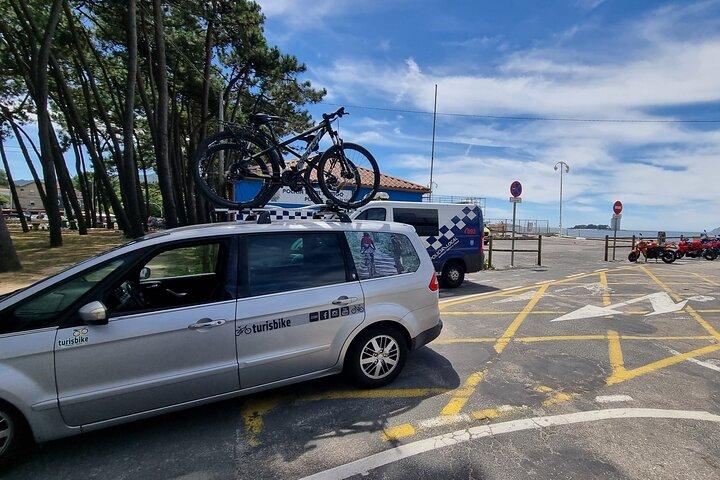 Taxi Bikes transportieren Fahrräder und Radfahrer von Santiago nach Porto