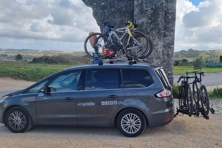 Taxi Bikes transportieren Fahrräder und Radfahrer von Santiago nach Porto