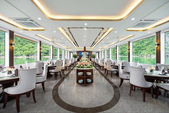 ハノイ：豪華ハロン湾日帰りクルーズ（ビュッフェランチ、リムジン付き）
