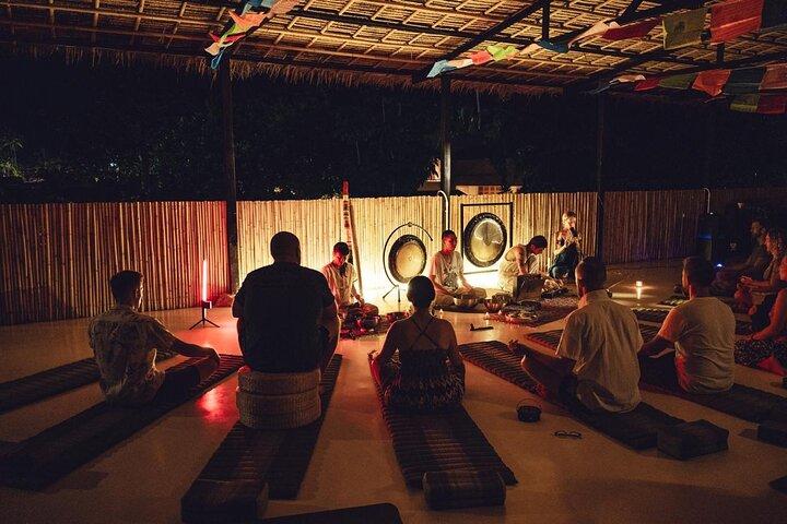1 hora de viagem de cura de som em Koh Samui