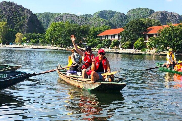 ニンビンへのプライベートツアーハノイ： Mua Caves, Tam Coc & Hoa Lu
