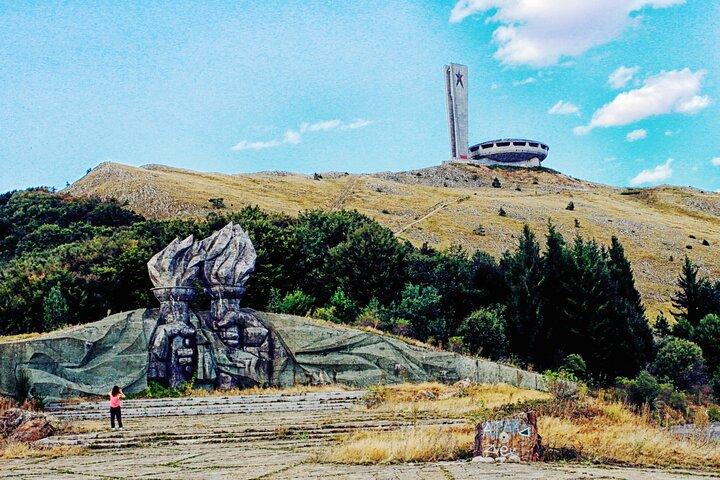 Un viaje de un día a los Reyes Tracios, el Valle de Roses y Buzludzha