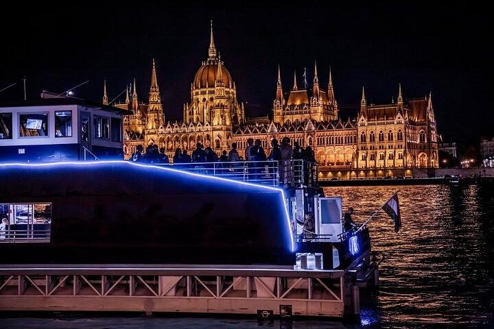 Budapest Donau 1 timmes solnedgång eller nattkryssning med Audio Guide