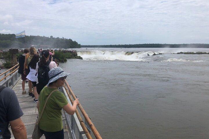 イグアスの滝：ブラジルとアルゼンチンを1日で巡るプライベートツアー