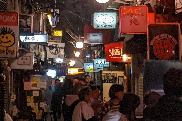 東京: 地元の人しか知らない新宿ゴールデン街バー巡り