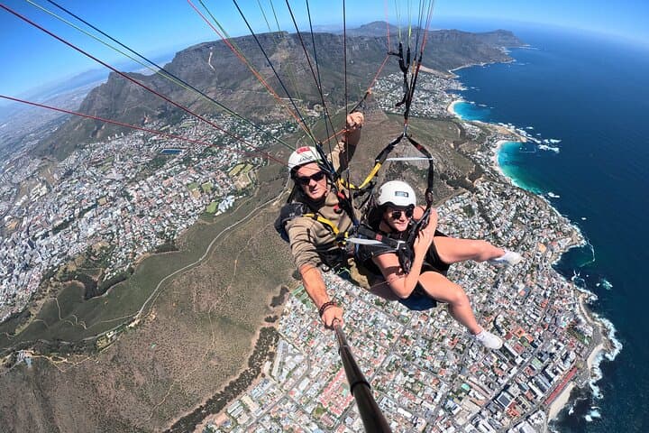 Tandem Paragliding in Cape Town with views of Table Mountain