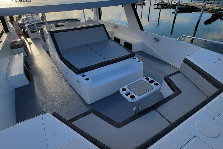 Meio Dia Private Power Cat Charter