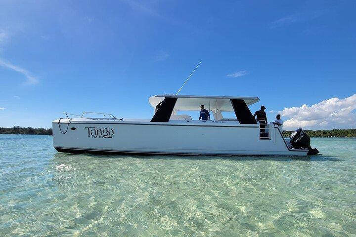 Meio Dia Private Power Cat Charter