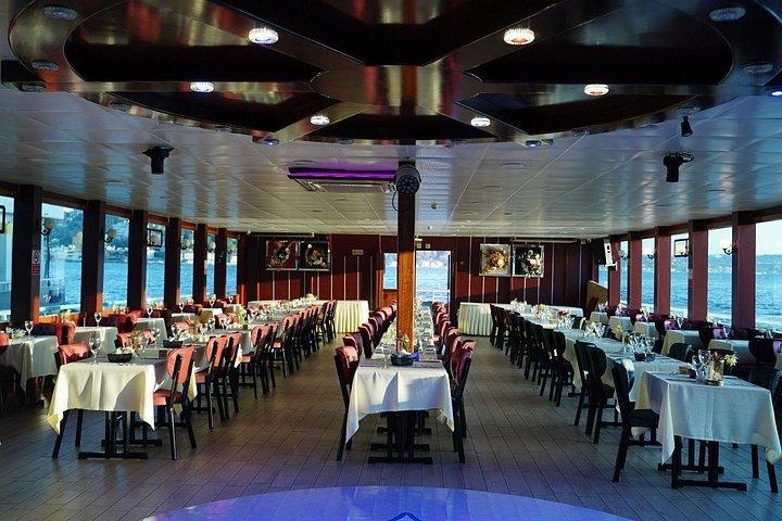 İstanbul Dinner Cruise with Turkish Night