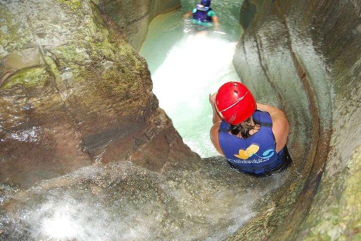Billetter til Damjagua Waterfalls