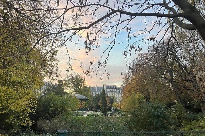 Paris Le Marais District Guided Walking Tour with small Tastings