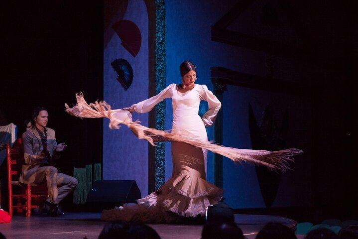 Seville Flamenco Show med middag og Flamenco Kostume Museum