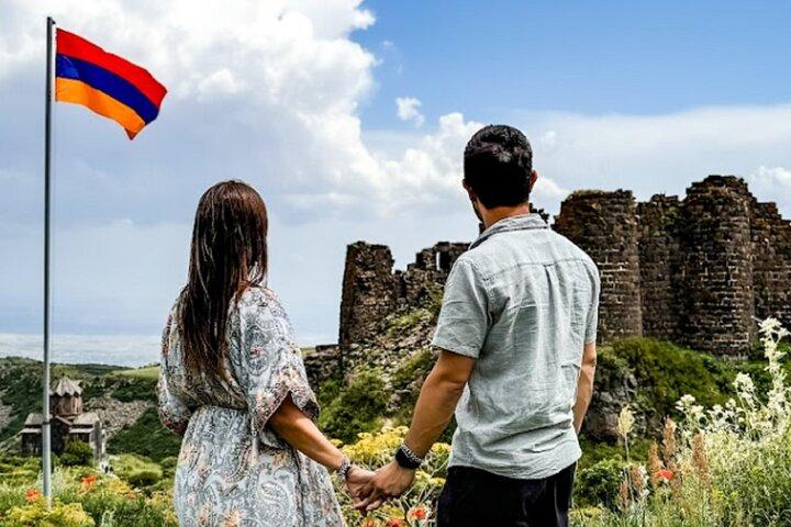 Tour privato: Fortezza di Amberd, Saghmosavank, monumento dell'alfabeto
