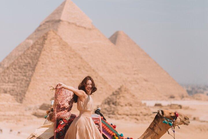 Excursão privada de dia inteiro às pirâmides de Gizé, museu egípcio e bazar khan el khalili