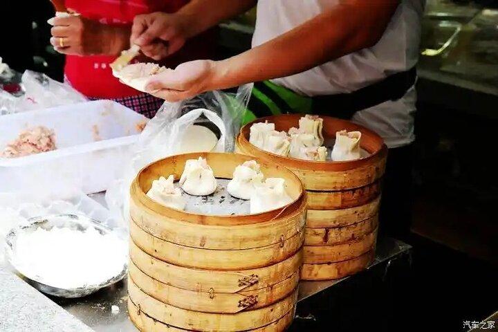 Privat Foodie Tour for 6-timers Layover i Shanghai Water Town