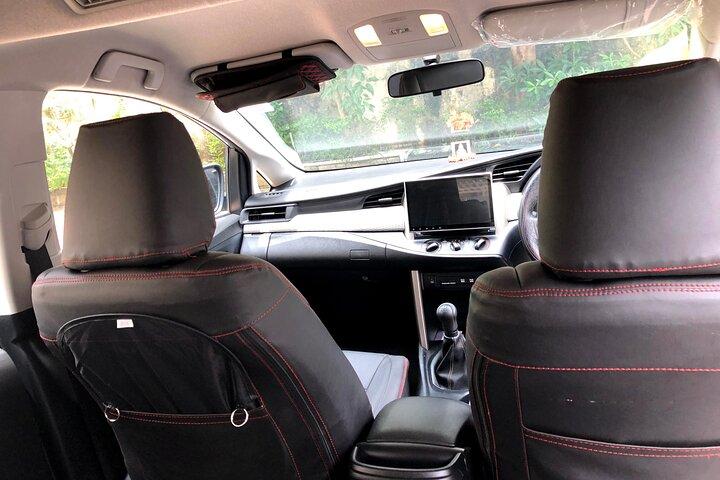 Mumbai Lufthavn Drop via Toyota Crysta SUV