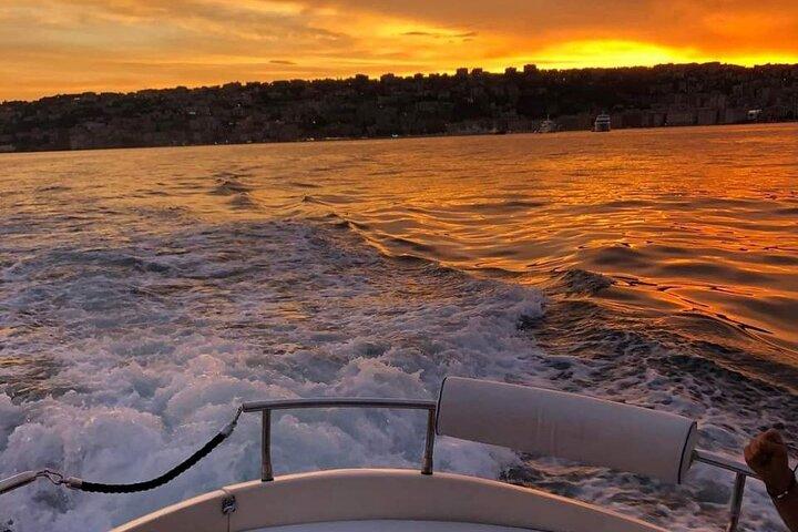 Disfrute de la puesta de sol en la bahía de Nápoles con la Sunset Experience