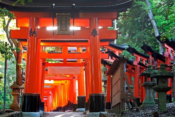Kyoto Full-Day Bus Tour: Nijo, Arashiyama & Fushimi Inari (EN/ES)