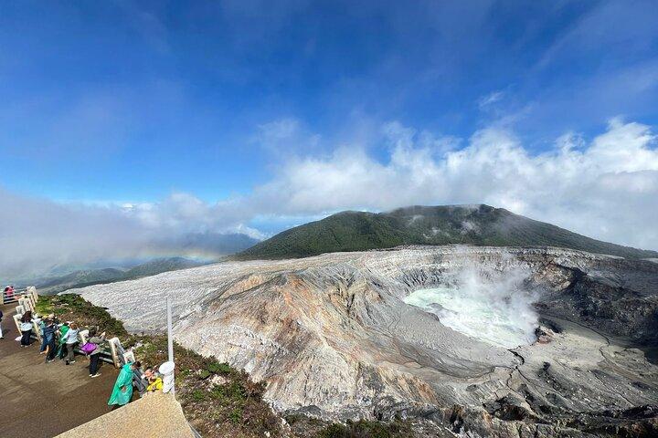 サンノゼからのポアス火山+コーヒー農園とラパス滝の庭園旅行