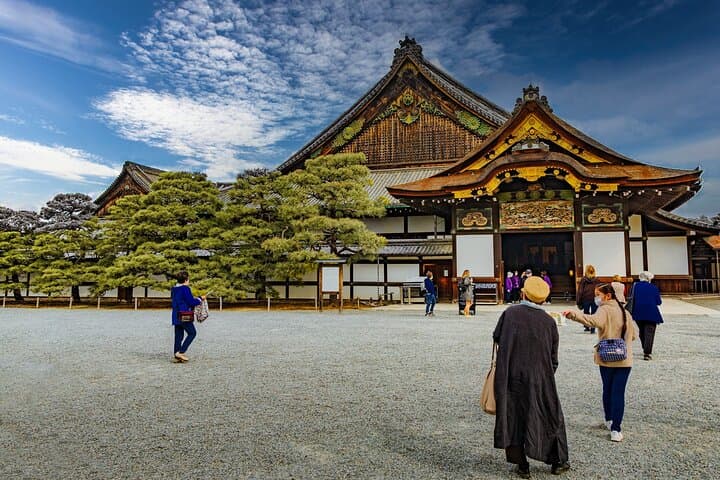 Kyoto Full-Day Bus Tour: Nijo, Arashiyama & Fushimi Inari (EN/ES)