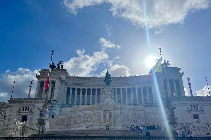 Il famoso punto di riferimento di Roma e lo storico Palazzo Veneziano
