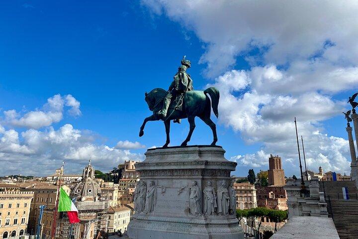 Il famoso punto di riferimento di Roma e lo storico Palazzo Veneziano