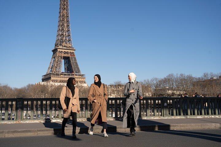 Romântico Torre Eiffel Casal