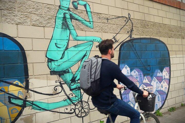 プライベートBAストリートアートバイクツアー：隠れたグラフィティ＆都市文化