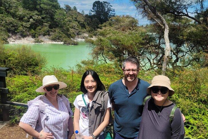 Circuit de groupe de petite taille Hobbiton, Rotorua et Waiotapu au départ d'Auckland