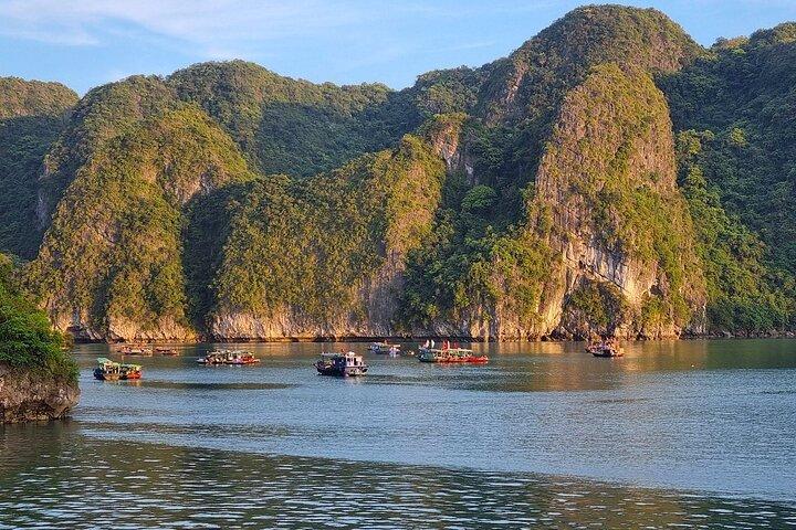 Fra Hanoi: 2D1N Halong Royal Palace Cruise med Cave Discovery