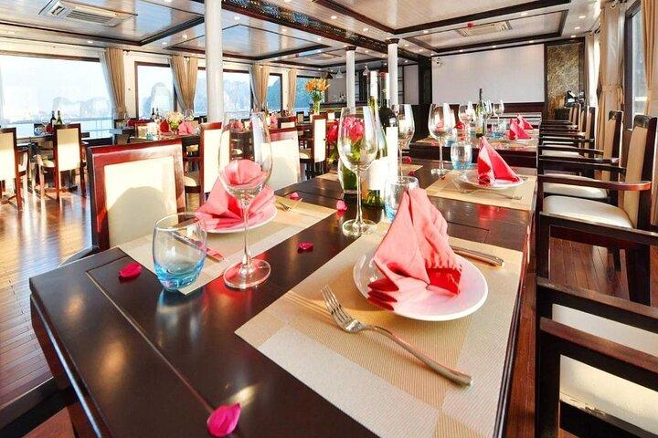 Hanoi : 2 - Day Escape : Lan Ha Bay Cruise com balcão