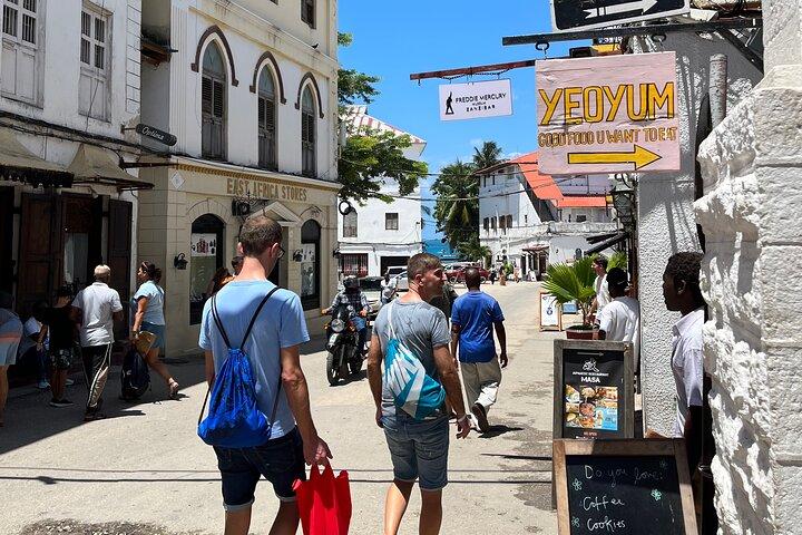 Passeio a pé pela cidade de pedra