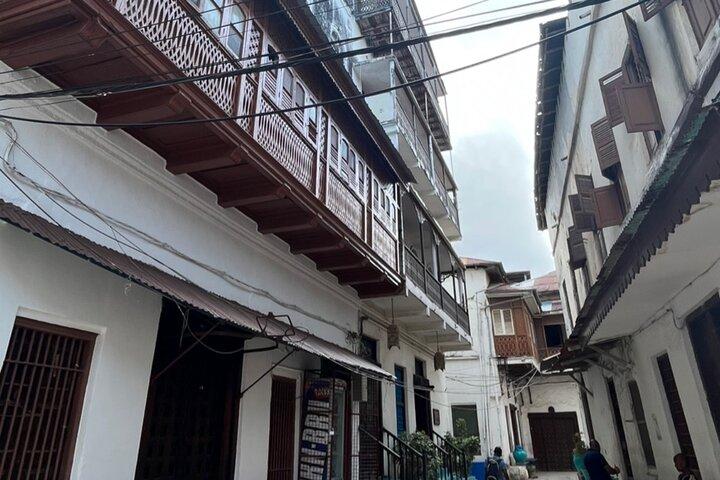 Passeio a pé pela cidade de pedra