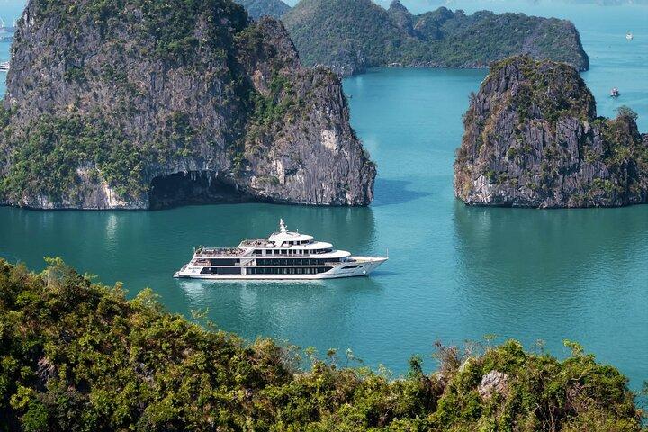 Von Ha Long : 5-Sterne-Kreuzfahrt mit Premium-Meeresfrüchtebuffet Mittagessen