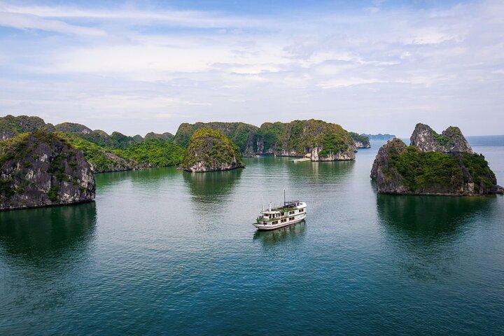 Hanoi/Ninh Binh: 2-Day Lan Ha Bay & Cat Ba with Small Cruise