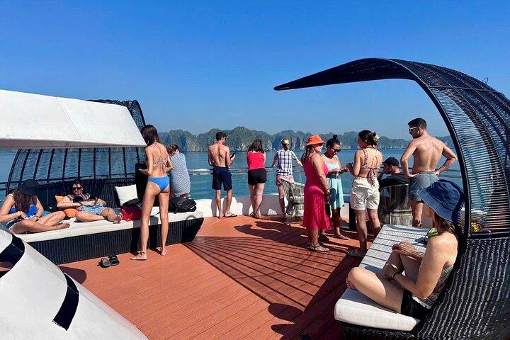Van Cat Ba: Geweldige zonsondergangtour in Lan Ha Bay op luxe cruise