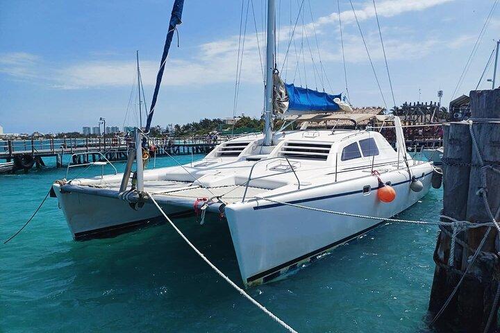 Catamarán privado con barra libre