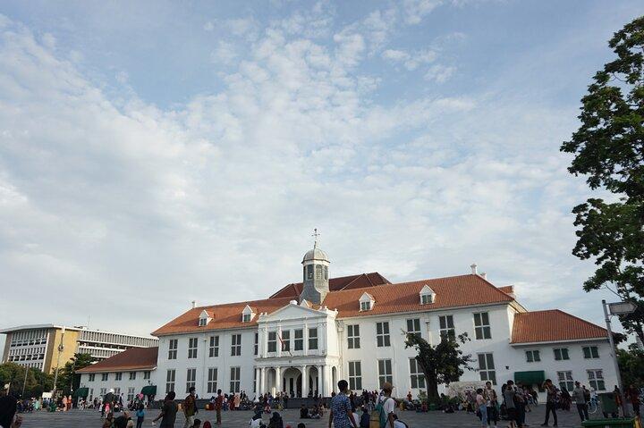 Jakarta kvindelige chauffør bil charter