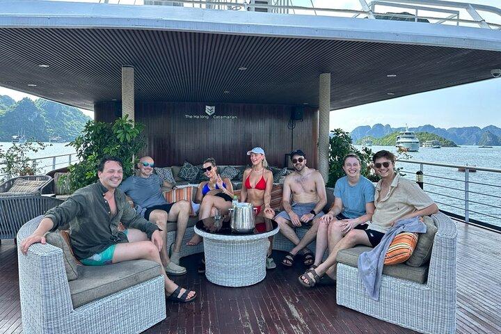 Catamaran cruise: Een premium dagtour naar Halong Bay en Lan Ha Bay