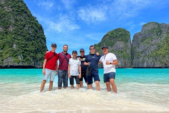 プーケット発、ランチ付きピピ島アドベンチャー日帰りツアー