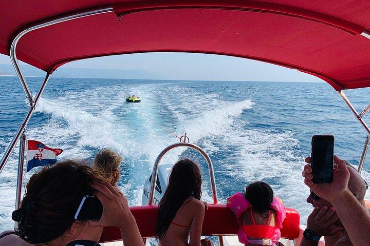 シュノーケリング付きのフヴァル島とブルーラグーンへのプライベート日帰り旅行