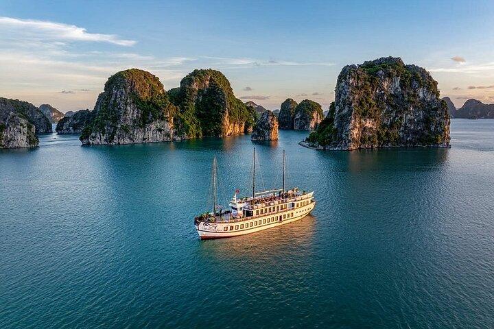 Pernottamento Bai Tu Long Bay Cruise fr Hanoi/Halong–Evita la folla