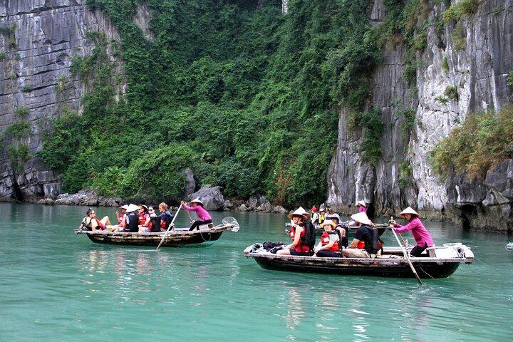 Pernottamento Bai Tu Long Bay Cruise fr Hanoi/Halong–Evita la folla