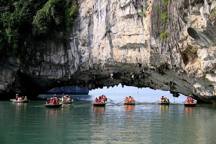 Pernottamento Bai Tu Long Bay Cruise fr Hanoi/Halong–Evita la folla