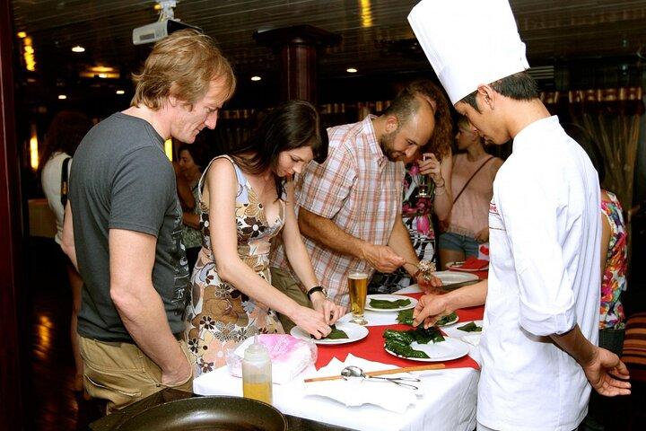 Pernottamento Bai Tu Long Bay Cruise fr Hanoi/Halong–Evita la folla