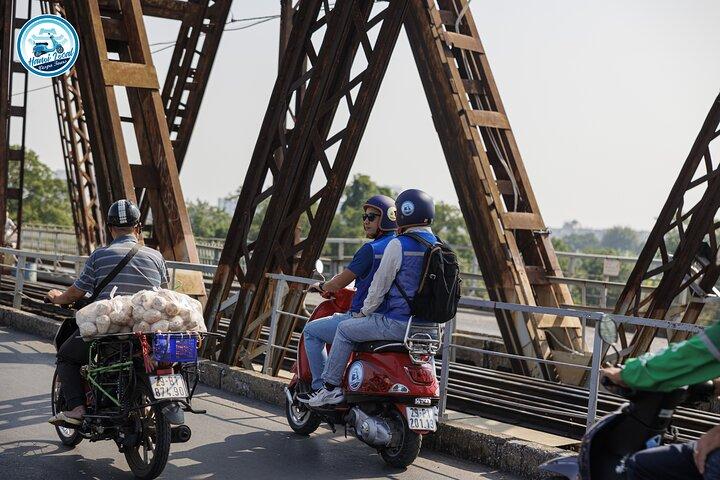 Tour in Vespa di mezza giornata: storia, divertimento e cibo di strada