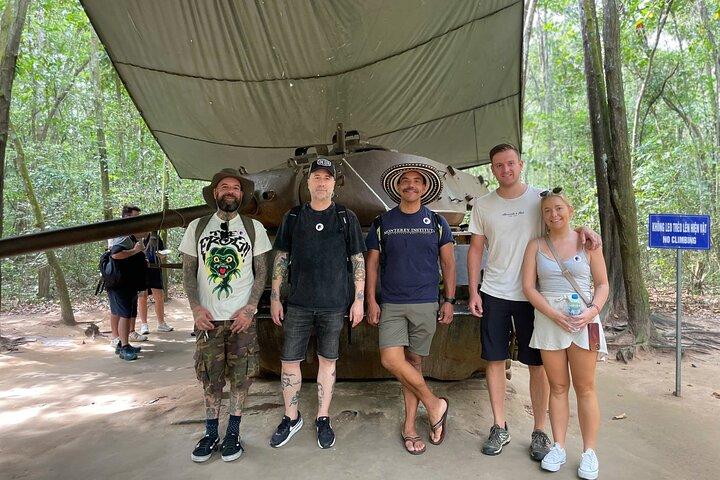 Cu Chi tunnels – Ba Den Mountain - Cao Dai tempel lille gruppe tur