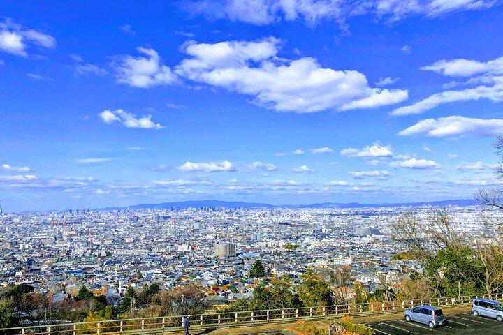 Surplombant la vue magnifique sur Osaka